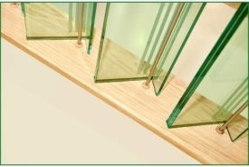 Glass tread
