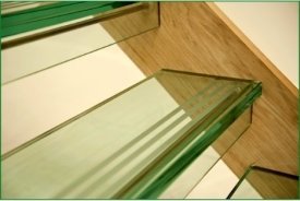 Glass tread