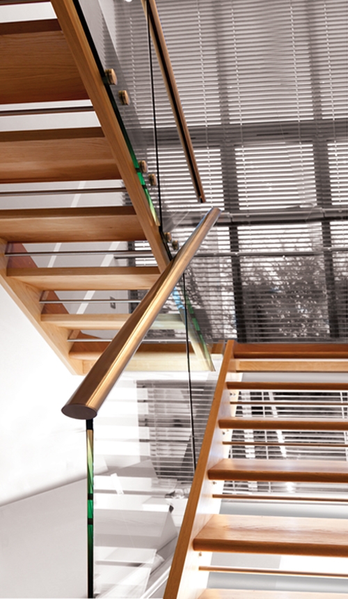 Glass balustrade by Pear Stairs