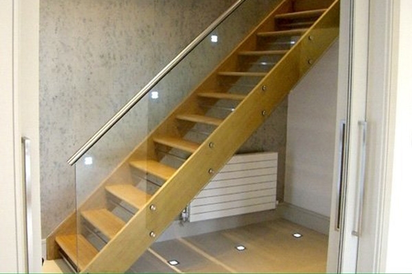 Oak staircase with open risers and glass panels 