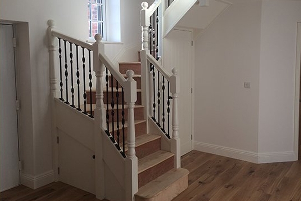 White painted handrails with black metal spindles produce an attractive monochrome staircase 