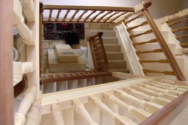Balustrade for staircases and landings with rustic pine